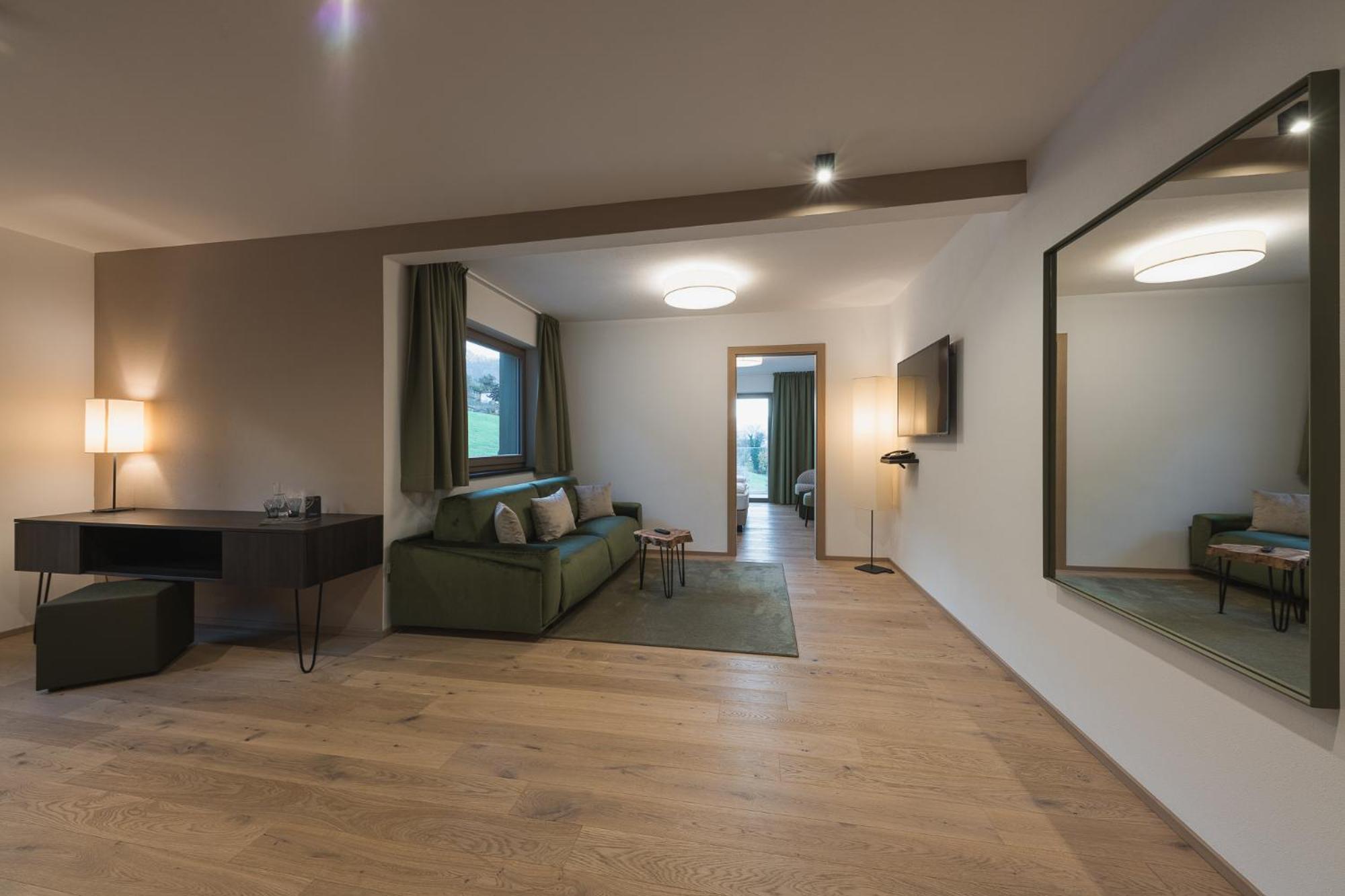 Oliven- & Genusshotel Hirzer Schenna Cameră foto